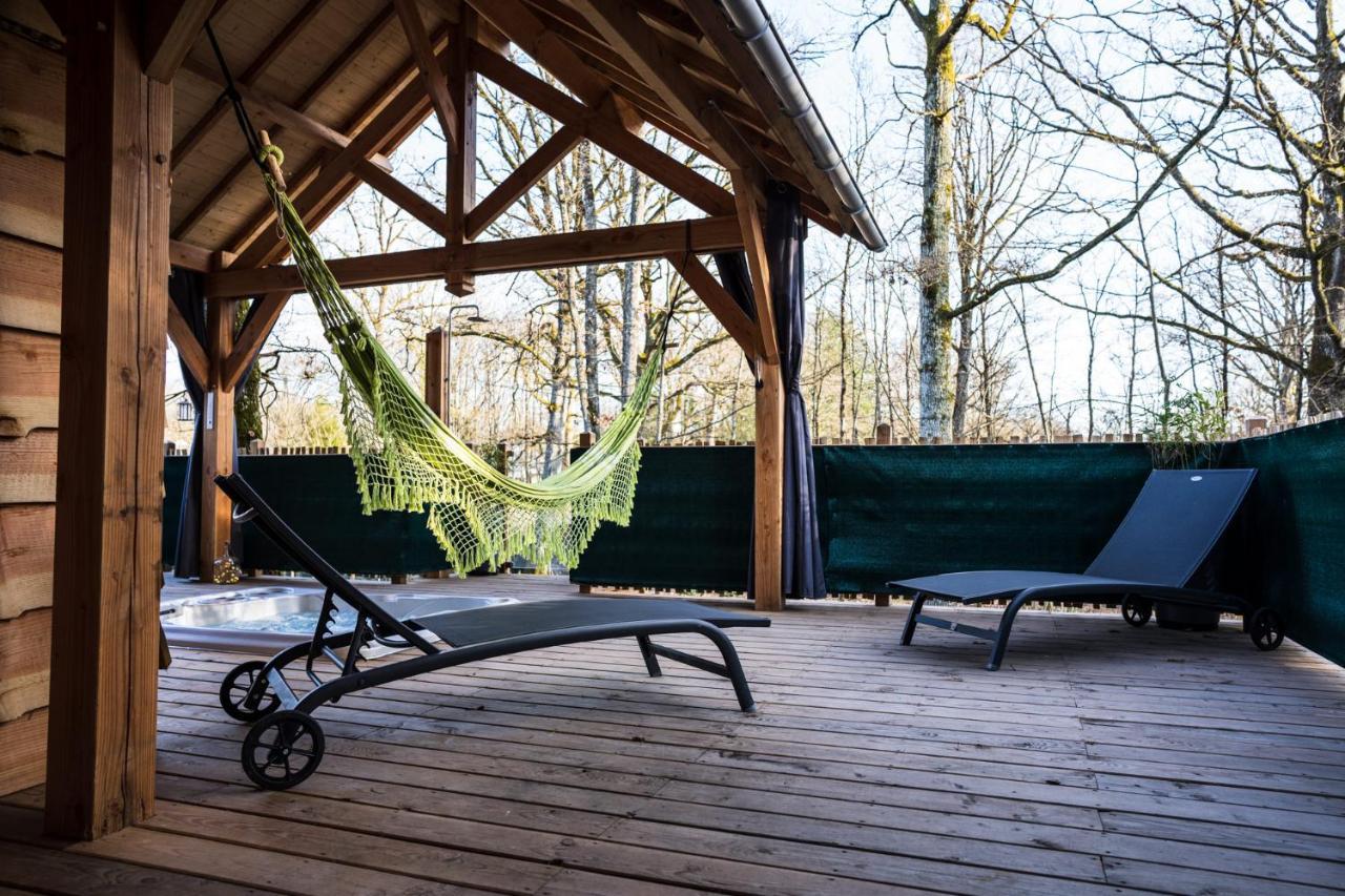Charmante Cabane Dans Les Arbres Avec Jacuzzi Et Sauna Boismorand Exteriör bild