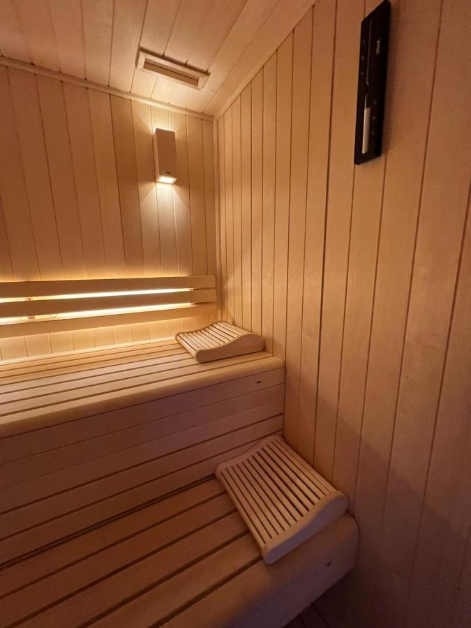 Charmante Cabane Dans Les Arbres Avec Jacuzzi Et Sauna Boismorand Exteriör bild