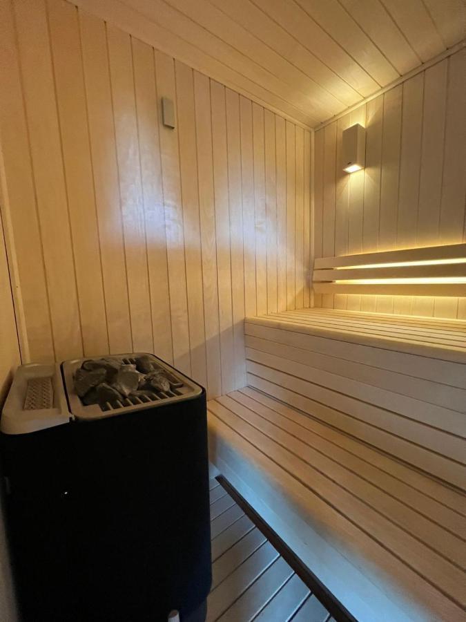Charmante Cabane Dans Les Arbres Avec Jacuzzi Et Sauna Boismorand Exteriör bild